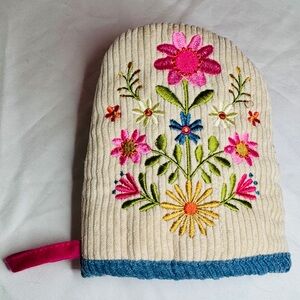 Natural Life Floral Embroidered Mini Oven Mitt—ONLY ONE